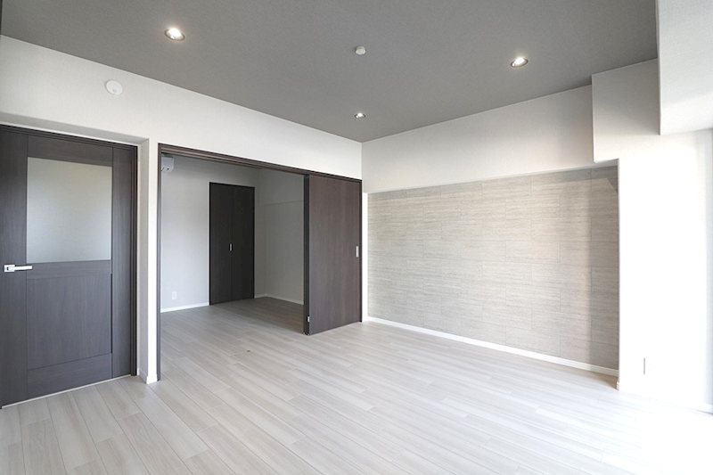 床フローリング、壁天井クロス貼替 明るいLDK 香里日光ハイツ その他