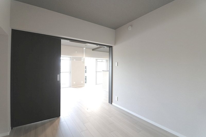 リビング隣接クロゼット付洋室 香里日光ハイツ その他