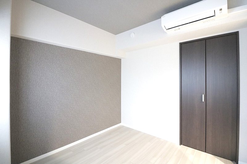 東側から採光のある洋室、主寝室にいかがですか 香里日光ハイツ その他