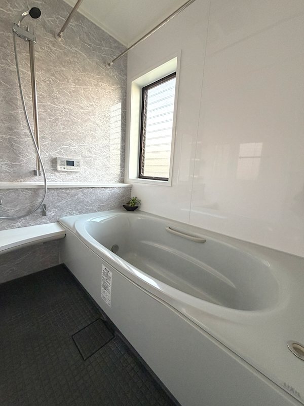 追焚き機能付きで、家族の入浴時間が違ってもいつでも温かいお湯に入れます 星田西3丁目一戸建 (再生住宅) その他