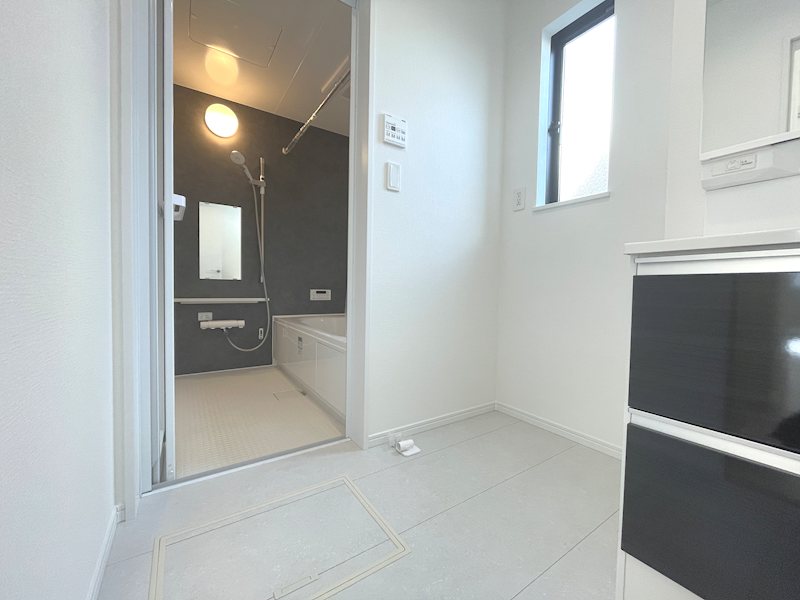 洗面スペース 東香里1丁目Hartfulltown2区画新築分譲住宅B号棟 その他