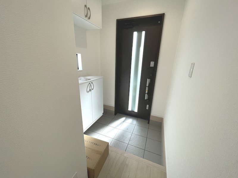 シューズボックスがあることで玄関をスッキリ保てます 東香里1丁目Hartfulltown2区画新築分譲住宅B号棟 その他