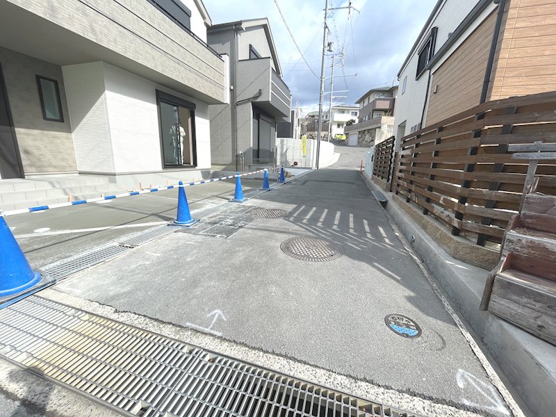 物件前の道路です 東香里1丁目Hartfulltown2区画新築分譲住宅B号棟 その他