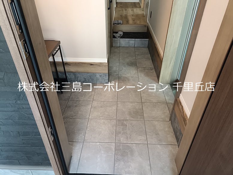 摂津市鳥飼西2丁目　新築一戸建 現地写真（玄関）