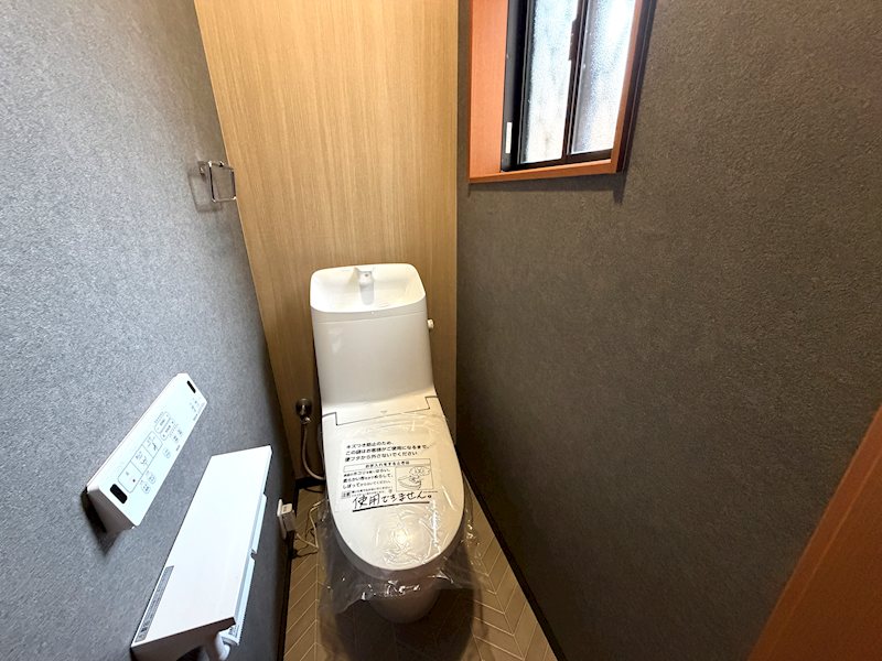 清潔感あるトイレ 東山1丁目一戸建再生既存住宅 その他