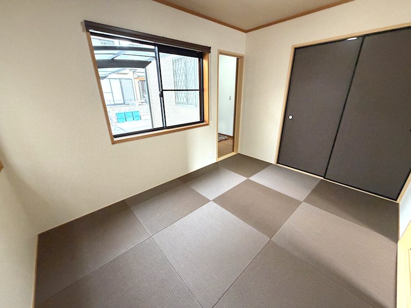 リビングに隣接した和室6帖 東山1丁目一戸建再生既存住宅 その他