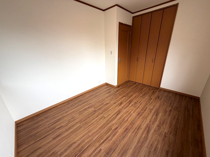 2階 洋室5.75帖 お子様のお部屋にいかがですか 東山1丁目一戸建再生既存住宅 その他