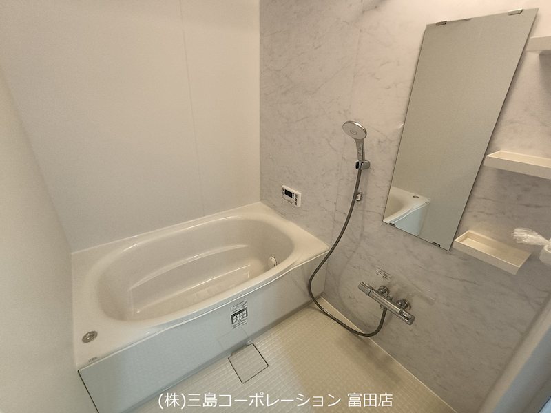 明るく清潔感のある浴室で、一日の疲れを癒せます。ゆったりとした浴槽は、リラックスタイムにぴったりです。 プランヴェール高槻阿武山 その他