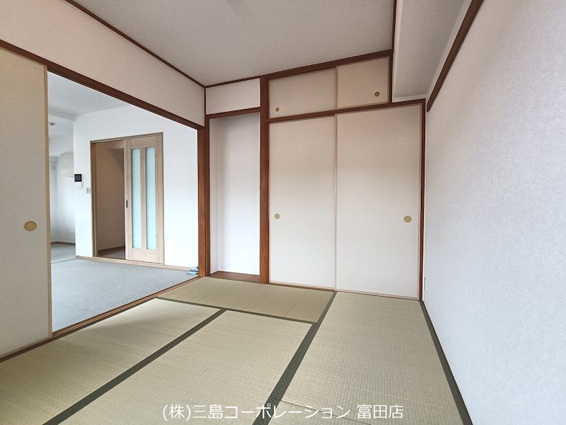 和室は客間としてはもちろん、お子様の遊び場やお昼寝スペースなど、多目的に活用できます。収納も豊富で、お部屋をすっきり保てます。 プランヴェール高槻阿武山 その他