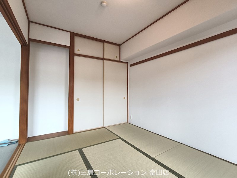 趣のある和室は、落ち着いた時間を過ごすのに最適です。押し入れ収納も完備しており、お部屋をすっきりと保てます。 プランヴェール高槻阿武山 その他