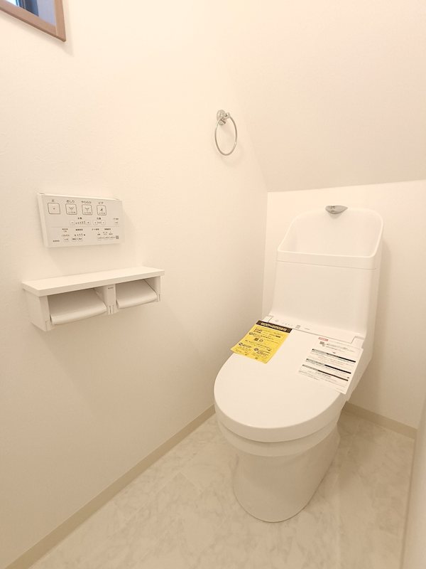 ウォシュレット付きのトイレ(1階・2階にトイレあり) 高槻市安満西の町 新築一戸建 その他