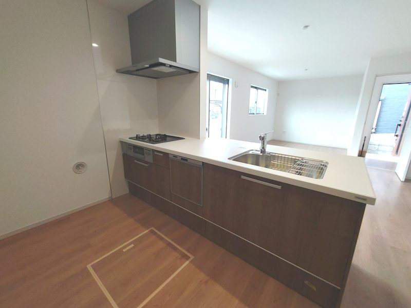 家族とのコミュニケーションに食洗器付対面式システムキッチン 成田東町限定1邸新築分譲住宅 その他