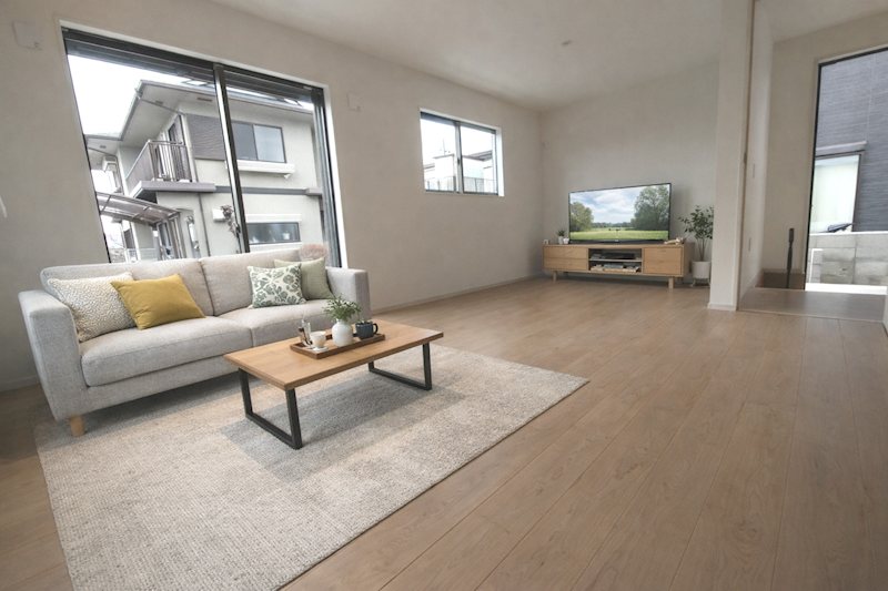 南から採光のある明るいLDK18.25帖(※AIによりステージングしてます) 成田東町限定1邸新築分譲住宅 その他