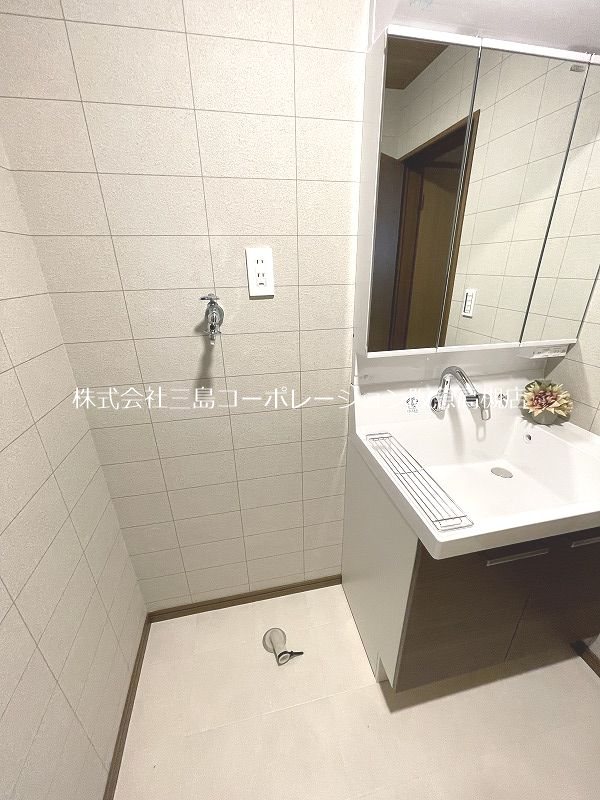 洗面台、洗濯パン新調 高槻市永楽町 中古一戸建 その他