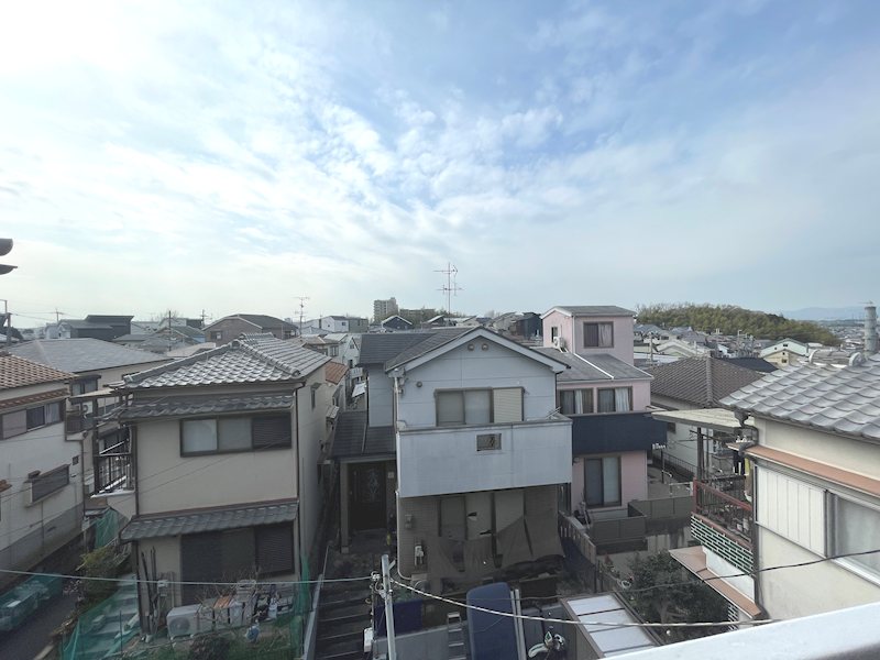 西側バルコニーからの眺望 東藤田町再生既存住宅 その他