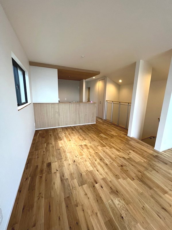 約20帖の広々としたLDK。 高槻市奥天神町2丁目 中古一戸建 その他