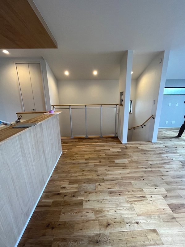 フローリングは無垢材を使用しています。 高槻市奥天神町2丁目 中古一戸建 その他