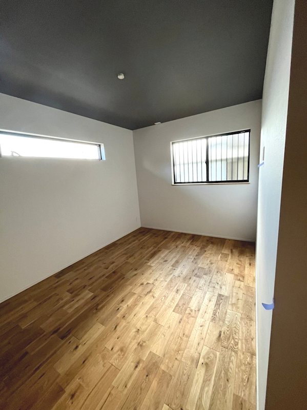 約6.9帖の洋室。 高槻市奥天神町2丁目 中古一戸建 その他