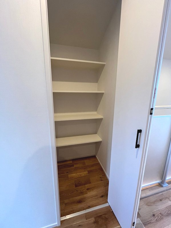 リビングにも収納がございます。 高槻市奥天神町2丁目 中古一戸建 その他