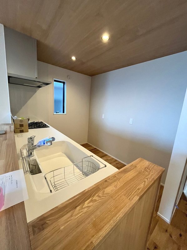 キッチン上部は下がり天井仕様です。 高槻市奥天神町2丁目 中古一戸建 その他