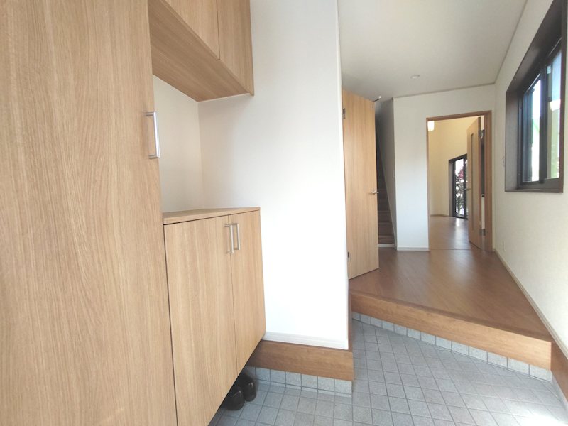 収納充実シューズボックス新調、玄関ホールもリフォーム済 茄子作1丁目再生既存住宅 その他