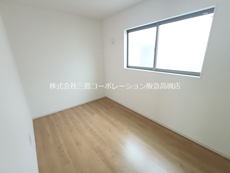 高槻市深沢町1丁目　新築一戸建 内観写真（リビング以外の居室）