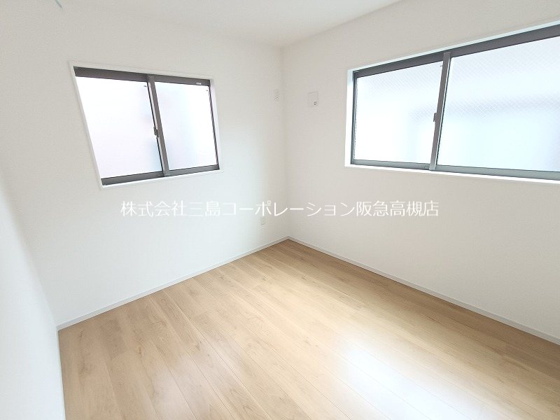 高槻市深沢町1丁目　新築一戸建 内観写真（リビング以外の居室）