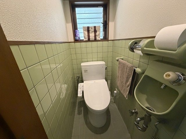 1階トイレ(ウォシュレット付) 高槻市栄町4丁目 中古一戸建 その他