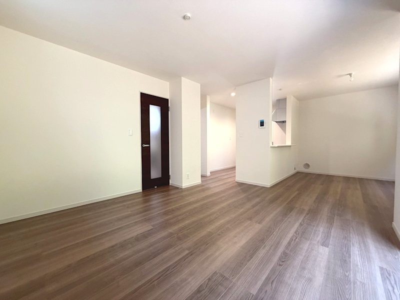 東・南の大きな窓から採光のあるLDK17.8帖 楠葉野田3丁目LiveleGardenS全4棟新築分譲住宅地内4号棟 その他