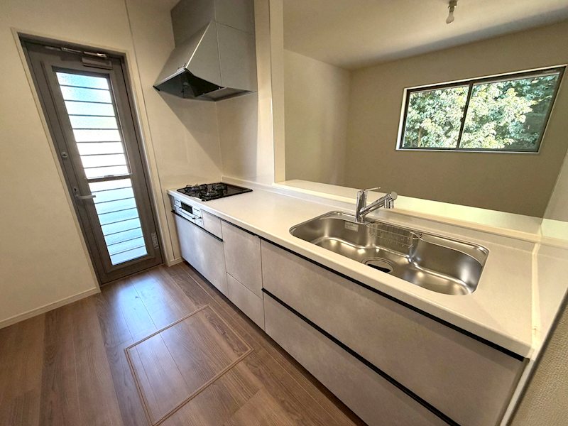 家族との会話が弾むカウンター付システムキッチン 楠葉野田3丁目LiveleGardenS全4棟新築分譲住宅地内4号棟 その他