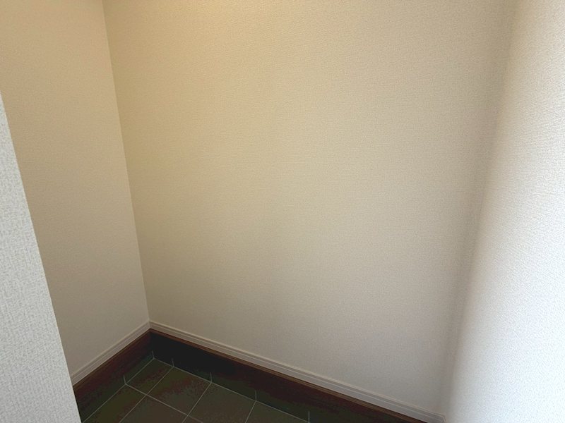 玄関横収納スペース 楠葉野田3丁目LiveleGardenS全4棟新築分譲住宅地内4号棟 その他