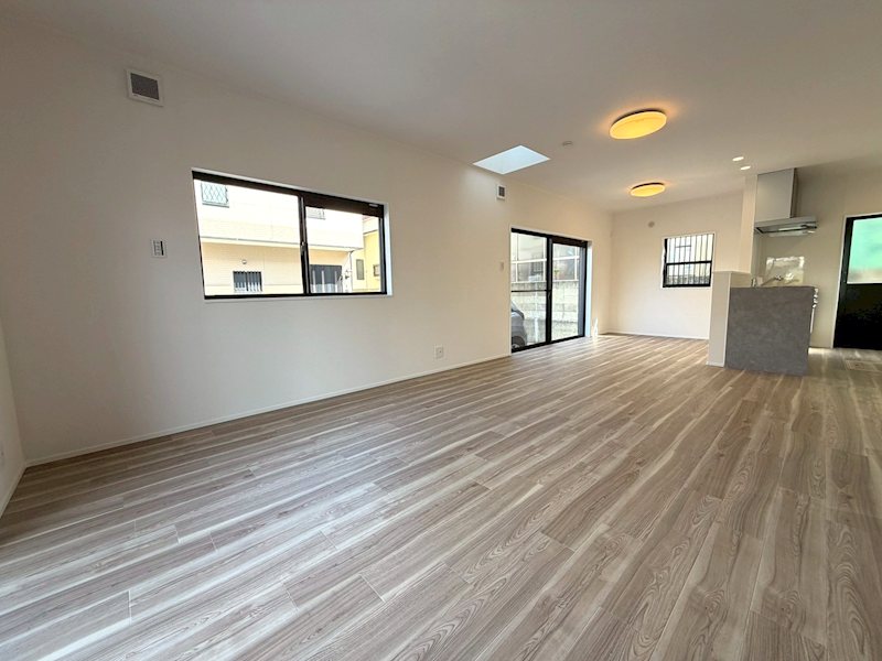 明るい光が入る広々LDK19.5帖 養父元町一戸建再生既存住宅 その他