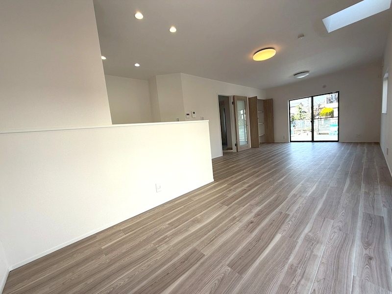 明るい光が入る広々LDK19.5帖 養父元町一戸建再生既存住宅 その他