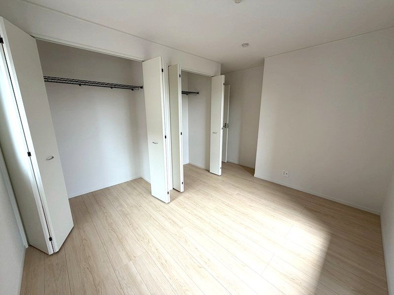 インナーバルコニーに面した寝室6.7帖 渚東町CRADLEGARDEN限定1邸新築分譲住宅 その他