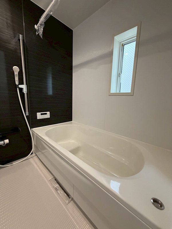 ボタン一つで決まった湯量と温度でお風呂が沸き、いつでも暖かいお風呂に入ってリラックスできます 渚本町CRADLEGARDEN全3棟新築分譲地内3号棟 その他