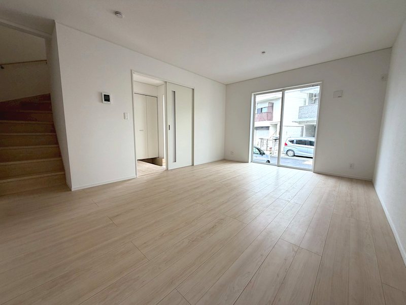 北側からの採光がある16帖の広々リビング 渚本町CRADLEGARDEN全3棟新築分譲地内3号棟 その他