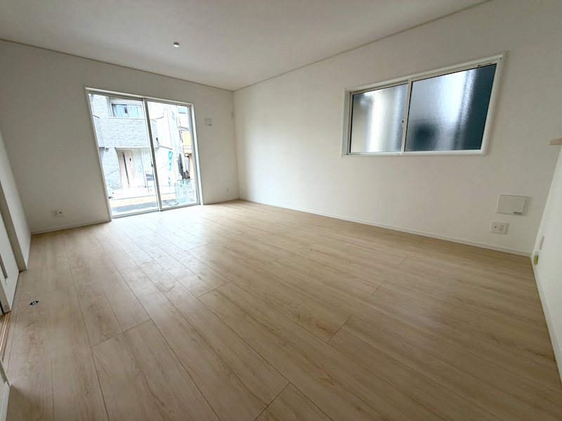 北側からの採光がある16帖の広々リビング 渚本町CRADLEGARDEN全3棟新築分譲地内3号棟 その他