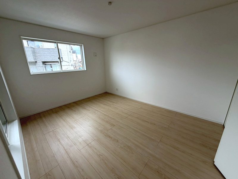 バルコニーに面した洋室7.87帖 渚本町CRADLEGARDEN全3棟新築分譲地内3号棟 その他