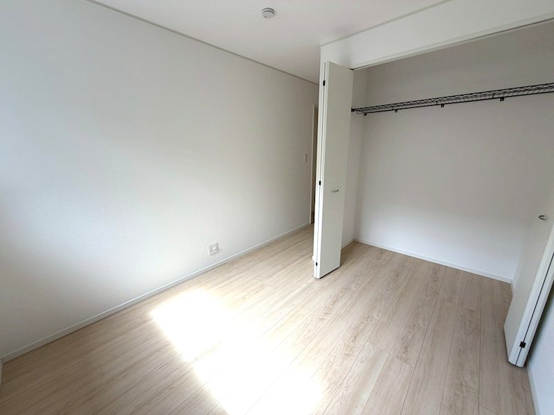 洋室5.5帖 趣味のお部屋や書斎にいかがでしょうか 渚本町CRADLEGARDEN全3棟新築分譲地内3号棟 その他