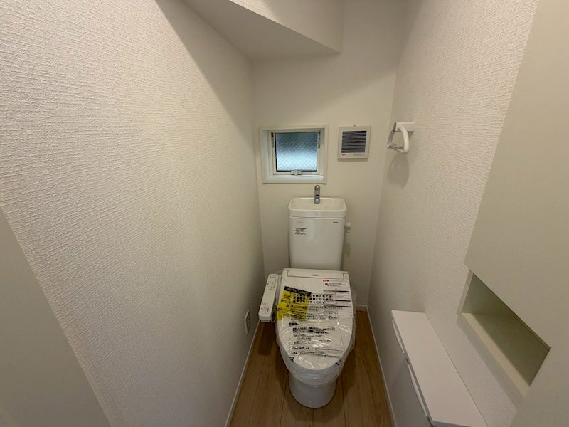 清潔感のある1階のトイレです 渚本町CRADLEGARDEN全3棟新築分譲地内3号棟 その他