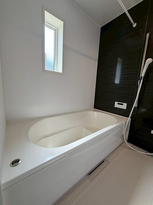 ボタン一つで決まった湯量と温度でお風呂が沸き、いつでも暖かいお風呂に入ってリラックスできます 渚本町CRADLEGARDEN全3棟新築分譲地内1号棟 その他