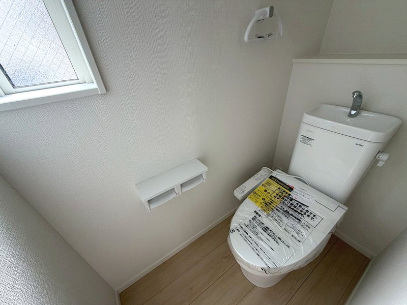 清潔感のある2階のトイレです 渚本町CRADLEGARDEN全3棟新築分譲地内1号棟 その他