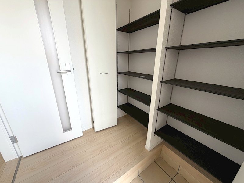明るく広々な玄関スペース 渚本町CRADLEGARDEN全3棟新築分譲地内1号棟 その他
