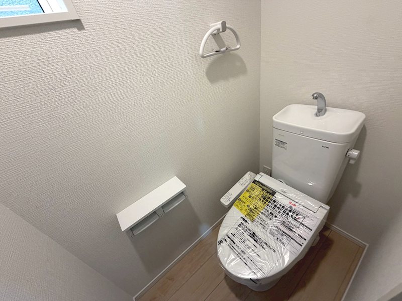 清潔感のある1階のトイレです 渚本町CRADLEGARDEN全3棟新築分譲地内1号棟 その他