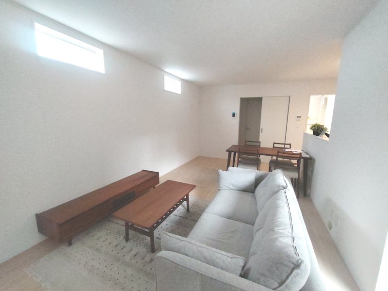 南から採光のあるLDK16.1帖 キッチン横に洗面脱衣室のスマート家事動線 須山町CRADLEGARDEN限定1邸新築分譲住宅 その他