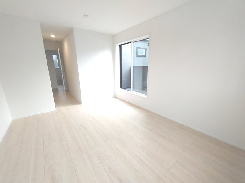 南向きバルコニーに面し収納充実のクロゼット付洋室9.3帖 主寝室にいかがですか 須山町CRADLEGARDEN限定1邸新築分譲住宅 その他