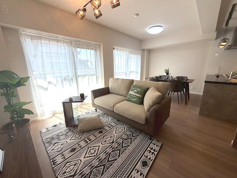 南東向きバルコニーに面した明るいLDK約16.3帖、床材、壁天井クロス貼替、システムキッチン新調 ダイアパレス樟葉 その他