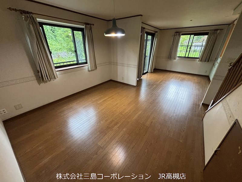 南側に広く接しており、陽当り良好です♪ 高槻市南平台1丁目 中古一戸建 その他
