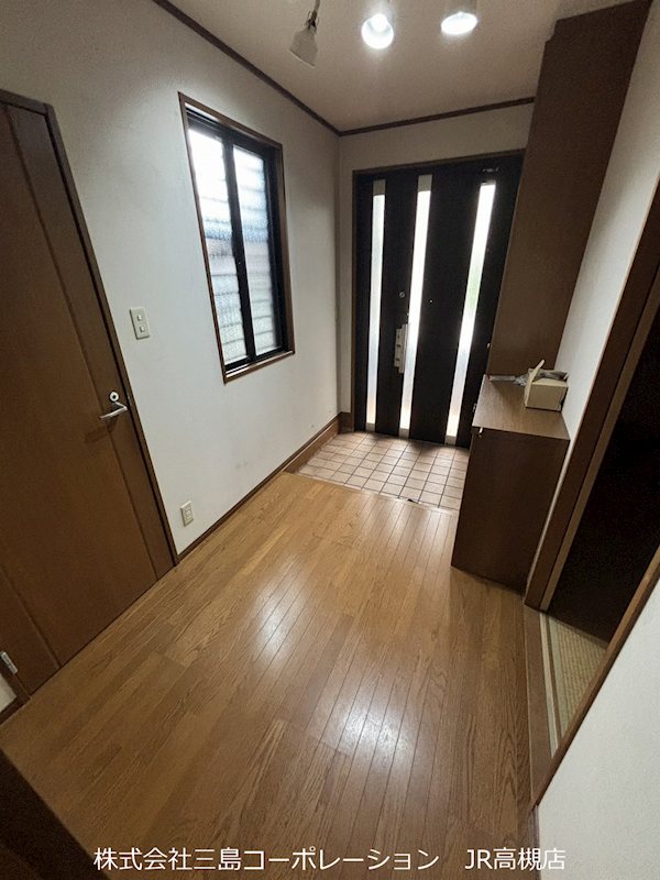 広々とした玄関スペース♪玄関はお家の顔です 高槻市南平台1丁目 中古一戸建 その他
