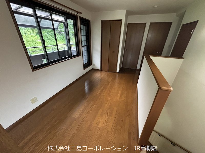 2階ファミリースペース♪お仕事や勉強、お子様が遊ぶ場所や様々な用途に活用できます♪ 高槻市南平台1丁目 中古一戸建 その他